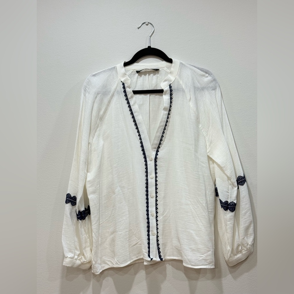 White Lace Top with Navy Accents Zara - Picture 6 of 11